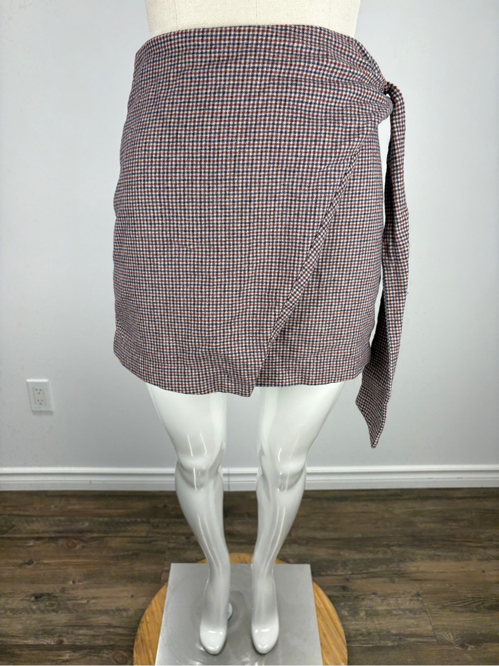 Aritzia Wilfred Plaid Wrap Mini Skirt Size 2 Brown Houndstooth Academia